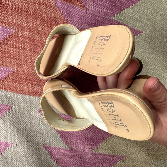 Quiet Luxury Italian Beige Tan Kitten Heel Sandals Women's Size 8 - Picture 6 of 6